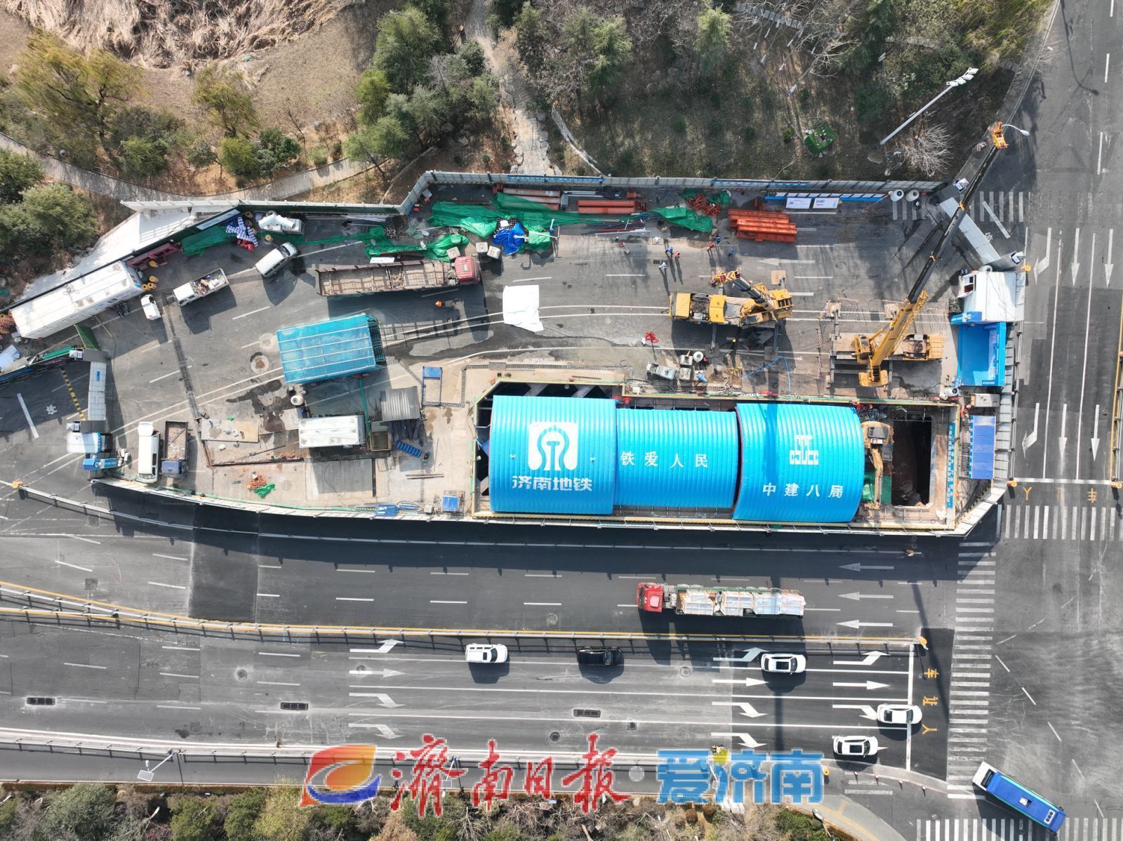 保温防尘降噪声 不怕雨雪重复用，全国首个滑轨气肋式基坑气膜在济建成