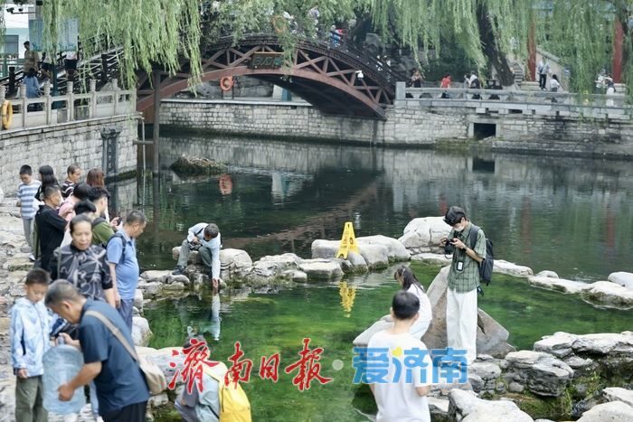 一年四季 泉在济南丨雨后济南凉意至 护城河畔客如潮