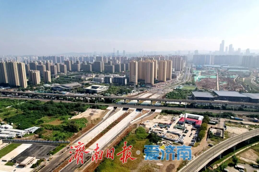 项目强省会｜奥体西路北延穿越胶济铁路立交桥顺利通车