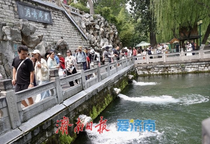 一年四季 泉在济南丨泉城迎甘霖，黑虎泉喷涌欢畅