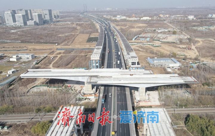 冲刺年底建成通车，京台高速跨京沪三、四号线转体桥主体浇筑完成