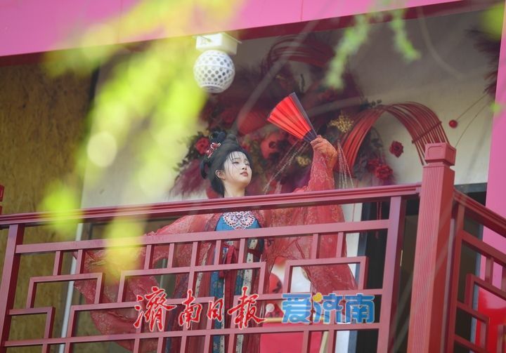 芳菲三月，“空中花园”扮靓济南老街