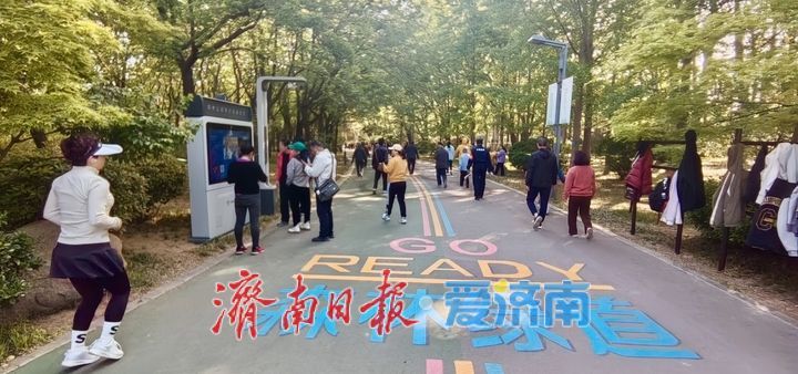济南森林公园智慧健身步道调试，市民“抢鲜”体验智能健身