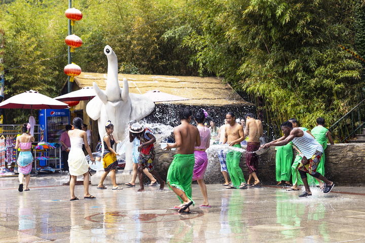 九顶塔泼水节来袭！去济南南山尽享“清凉狂欢”