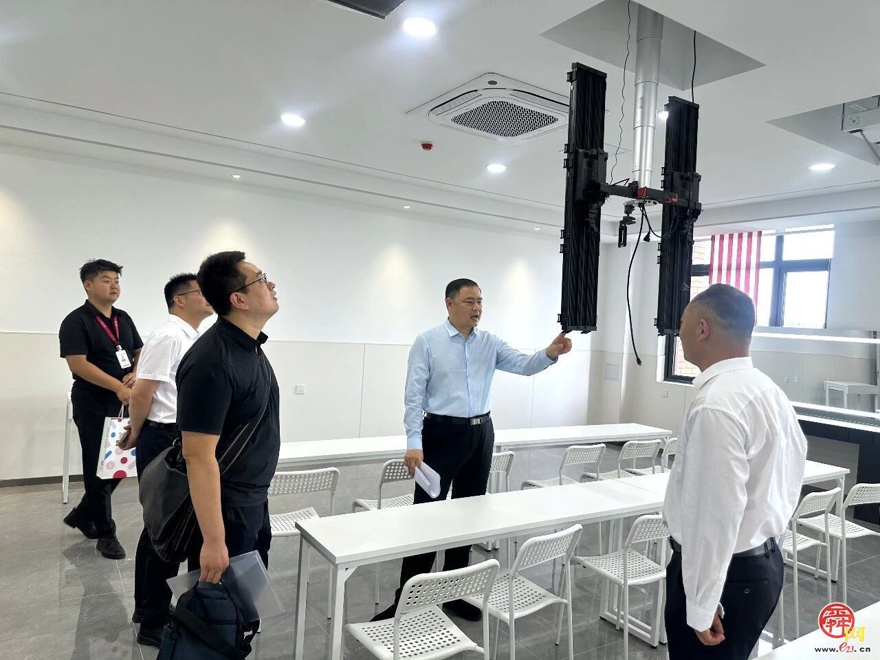 济南市行政审批服务局走进一线靠前帮办，优质服务获办学机构点赞