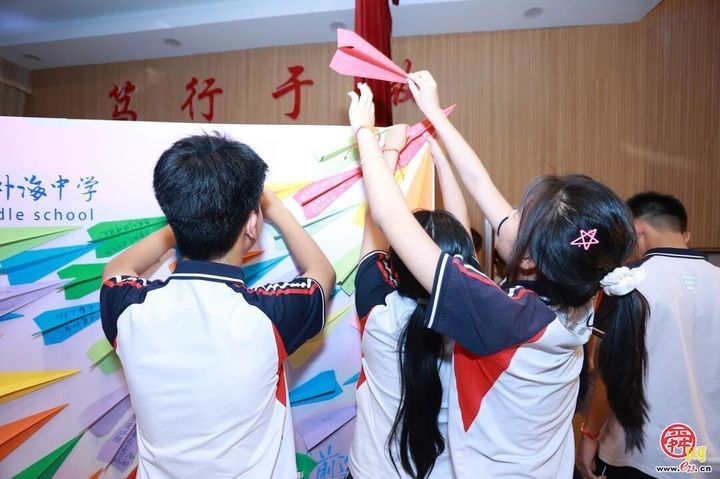 扬帆起航逐梦想 向海而行铸荣光——外海中学2026届九年级毕业仪式圆满举行