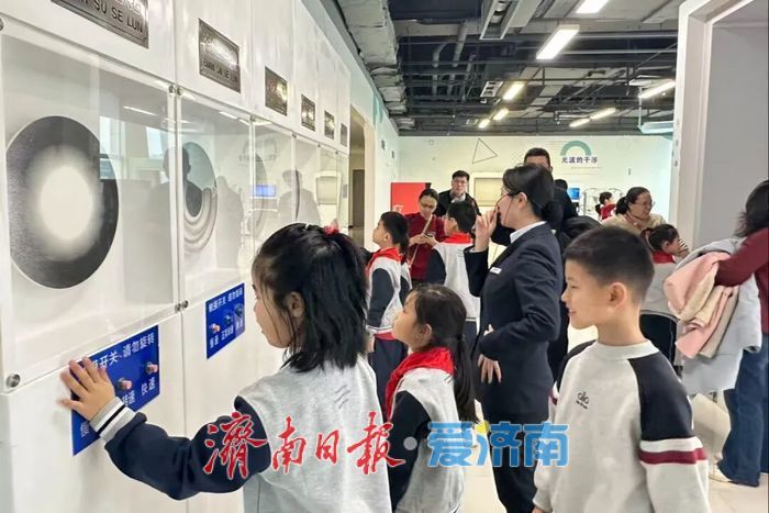 科技馆里过大年：传统韵味邂逅科技新风