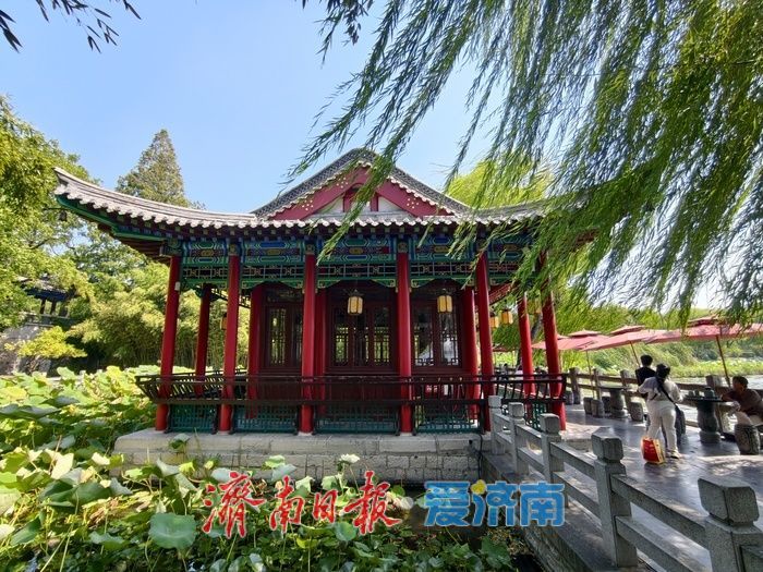秋风送爽满明湖 一城秋色引游人