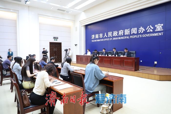 济南今年确保粮食播种面积稳定在725.6万亩，总产量稳定在306.5万吨水平