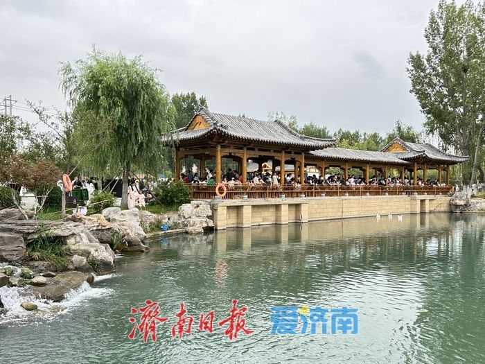 清泉潺潺，白泉公园好消夏