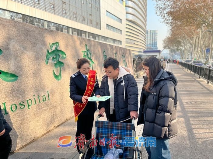 济南长途汽车总站元旦客流平稳 “健康直通车”齐鲁医院站点试运行