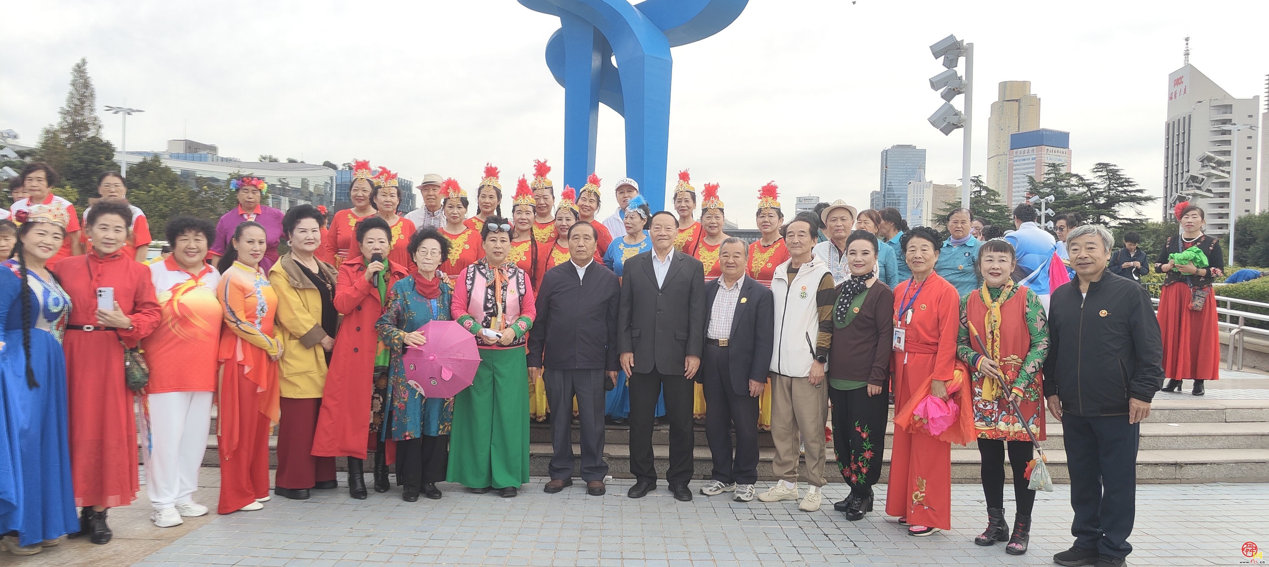 重阳佳节暖泉城！这场银龄文艺展演，舞出精气神、秀出自信美