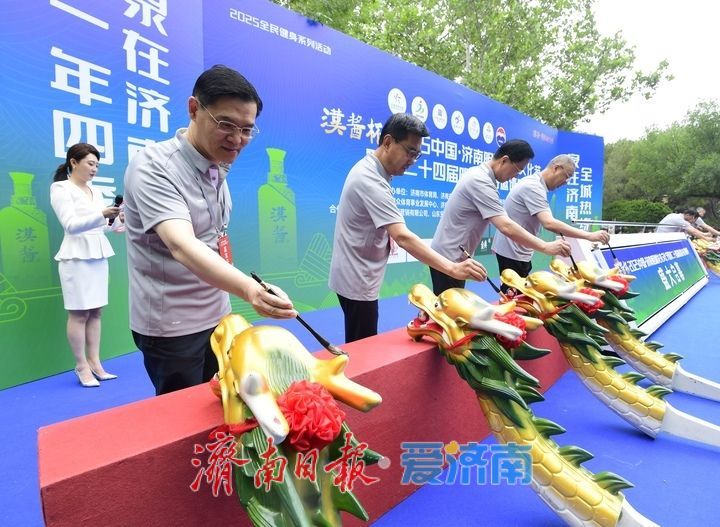 一年四季 泉在济南丨劈波斩浪，端午节龙舟竞渡大明湖