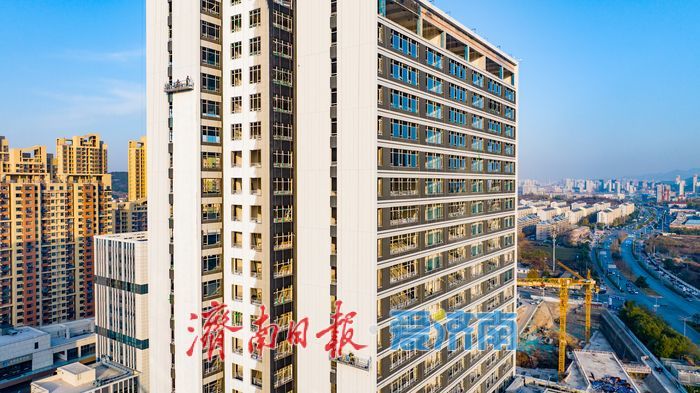 万融广场（腊山店）建设进度全面提速，外立面施工加速推进