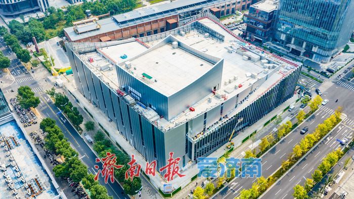 曲面造型尽显艺术感！济南CBD这座文化剧院正在 “穿外衣”