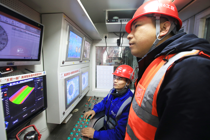 “山大号”盾构机在济南地铁6号线东仓站始发，多项技术系国际首创
