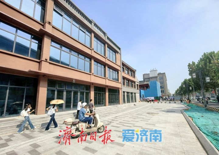 国庆临近，泉城路部分路段人行道恢复通行