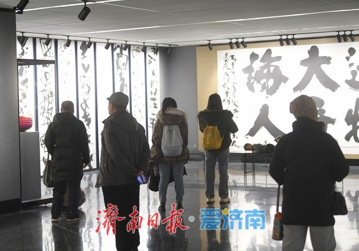 济南韩美林艺术馆迎来观展高峰