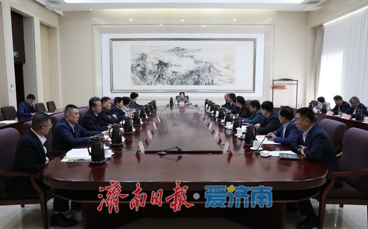 市政协党组理论学习中心组进行集体学习 雷杰主持并讲话