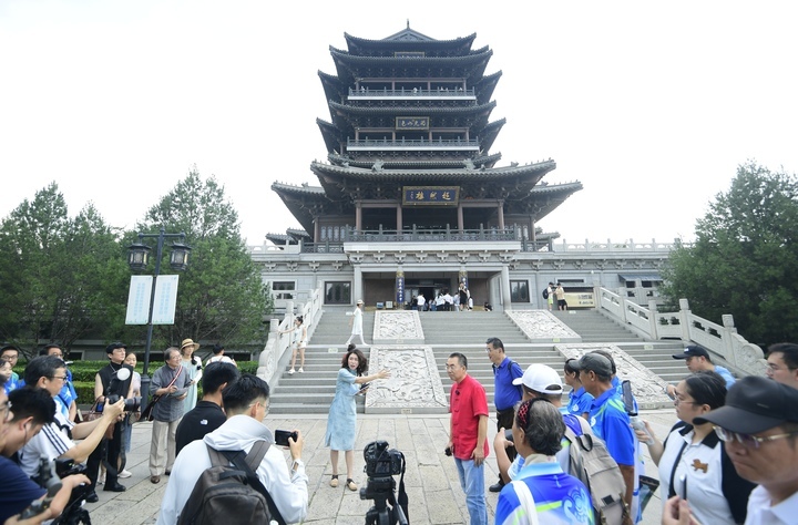 大明湖畔话泉城 “读”入藕花深处 全民阅读主题朗读活动举行  