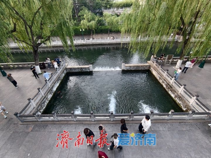 护城河畔觅清凉