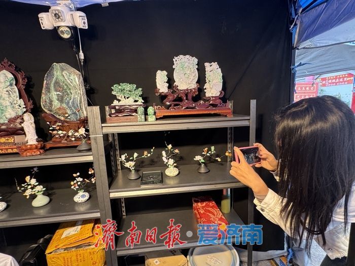 翡翠插花绽放“石上芳华”