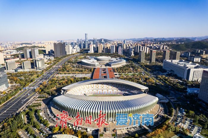 一年四季 泉在济南丨冬日“泉城蓝”如洗，济南城市天际线邂逅晴空之美