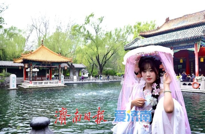 趵突泉水位同比高出一米 “三股水”喷涌引客来