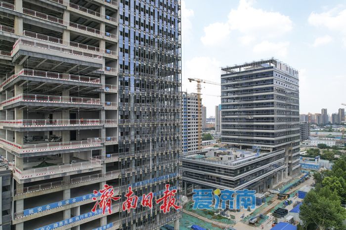 项目强省会｜济南明湖科创中心B5地块外立面施工收尾
