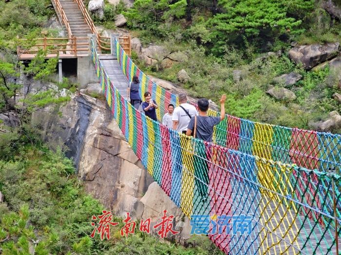 一年四季 泉在济南丨连绵秋雨终放晴 清宁森林小镇云雾缭绕引客来