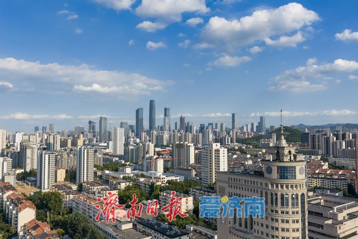 秋高气爽温差渐显，蓝天白云扮靓泉城开学季