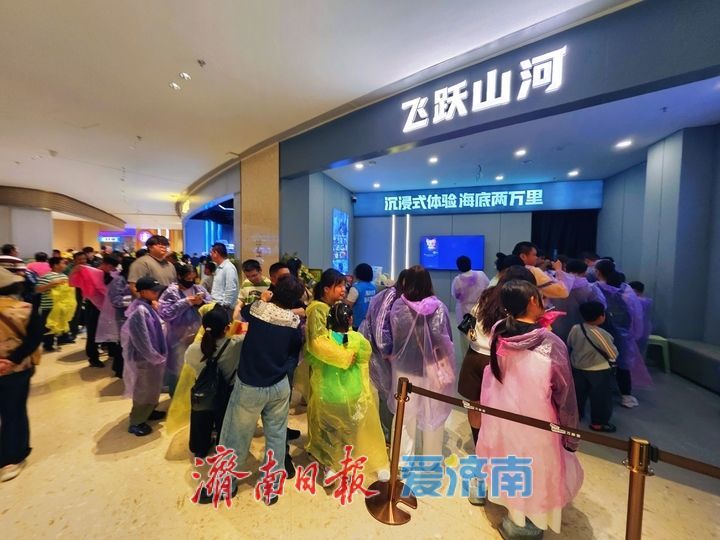 济南假日商圈人气旺 消费热潮焕活力