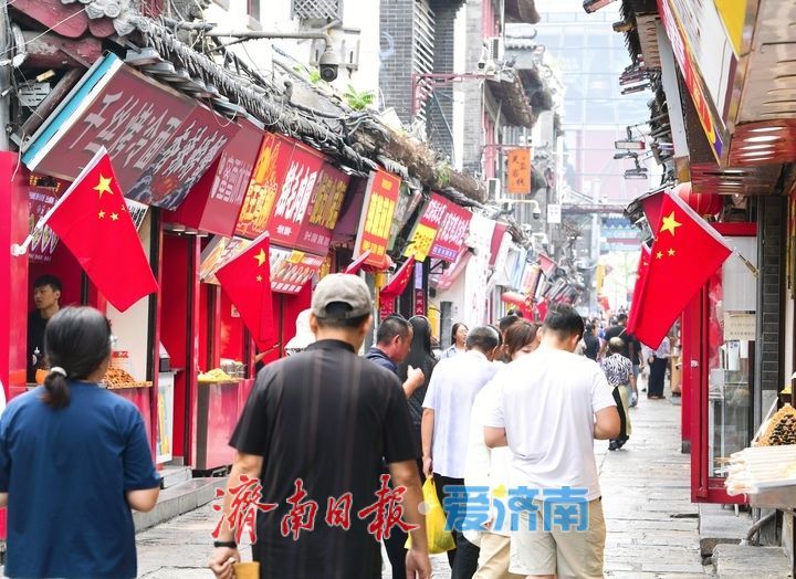 双节喜相逢，最美“中国红”