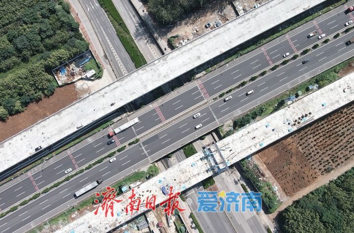 项目强省会｜京台高速齐河至济南段改扩建工程上跨齐兴大街段箱梁合龙