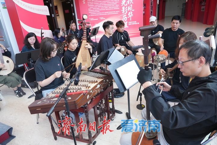 国庆乐享文化大餐 吕剧唱响泉民大舞台