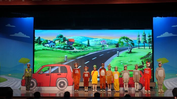 济南市市中少年原创舞台剧点亮“全国交通安全日”