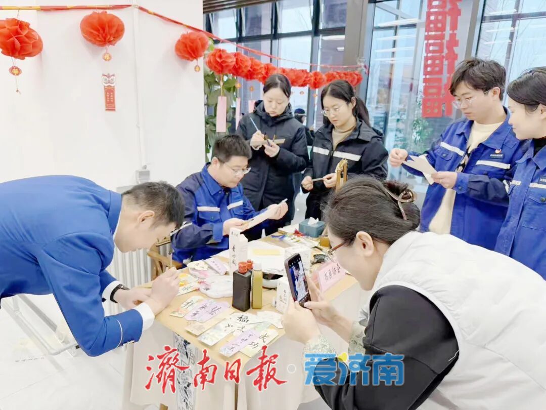 猜灯谜、看舞狮、闹元宵……济南地铁站里节味儿浓