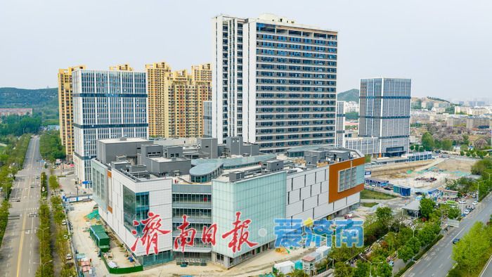 万融广场（腊山店）内外装修全面铺开，西城商业地标雏形渐显