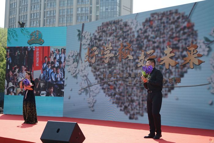 诗香润匠心 文化铸根基——济南传媒学校第二届“丁香花开”校园诗会圆满举行