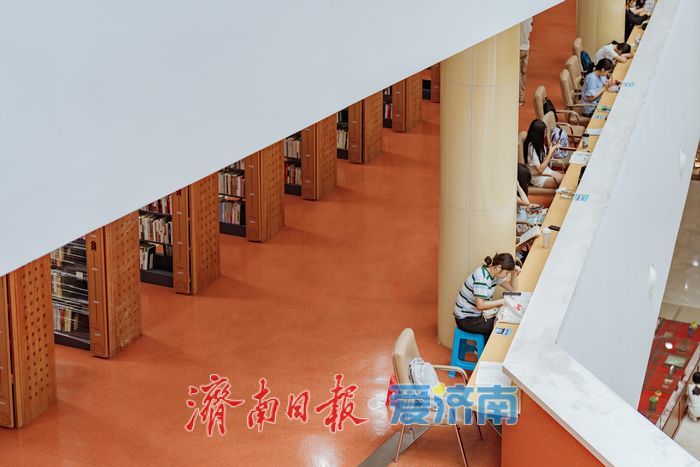 一年四季 泉在济南丨泉城书香伴夏长，暑期图书馆成孩子们的“书香乐园”