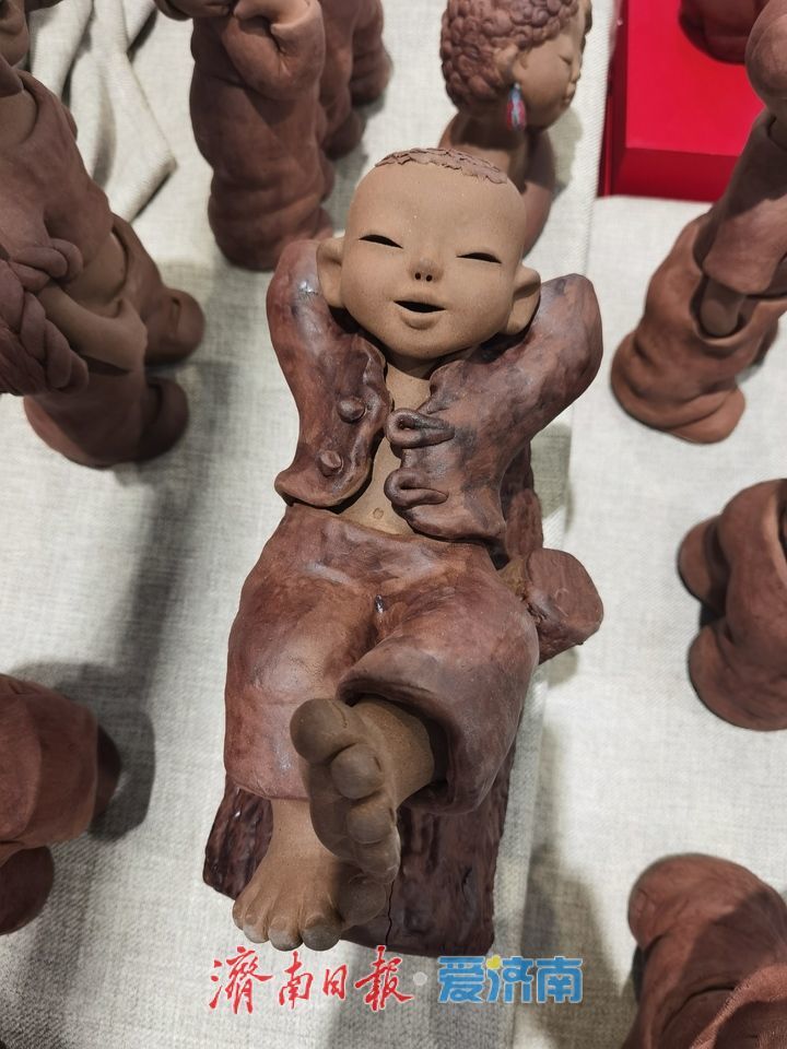 泉茶盛会遇非遗匠心：博山泥塑传承人胡云平用泥巴定格市井温情