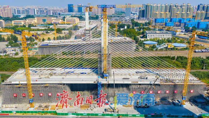 53.8米主塔架起跨铁通道！济南开源路打通东部交通堵点