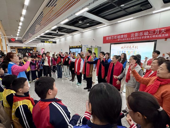 &ldquo;音乐路演+志愿服务&rdquo;&mdash;&mdash;地铁站里的学雷锋...