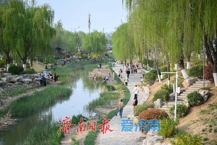 春意盎然腊山河 亲子乐园笑声多