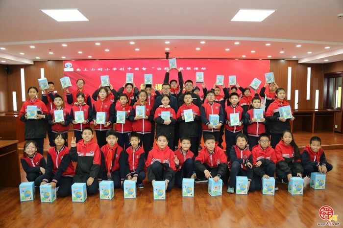 “出彩中国娃”德育课程之“公益行”——2021级6班“探地矿奥秘，赴科学之约”走进省地质测绘院实践活动