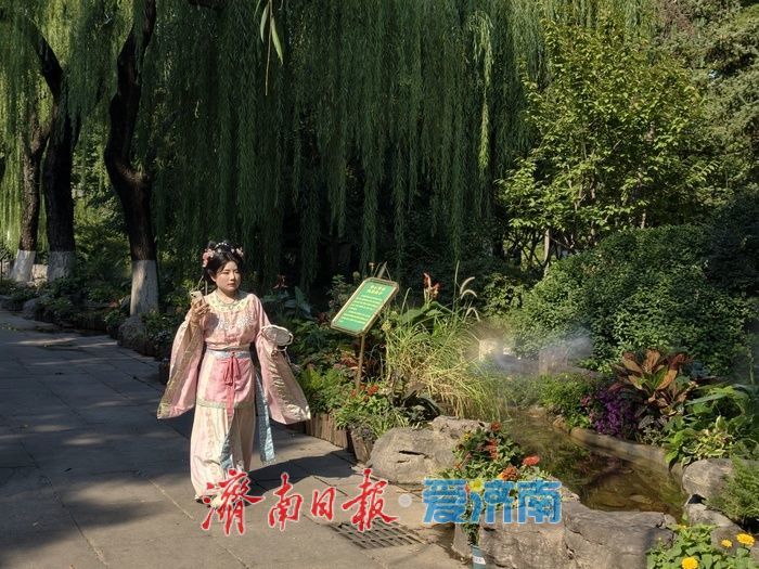 雾起溪畔，在园林间遇见清泉漫石之美