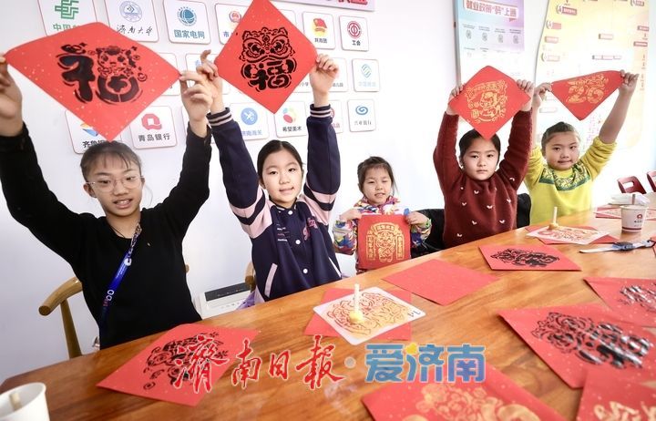 拓印吉祥“福”，社区年味浓