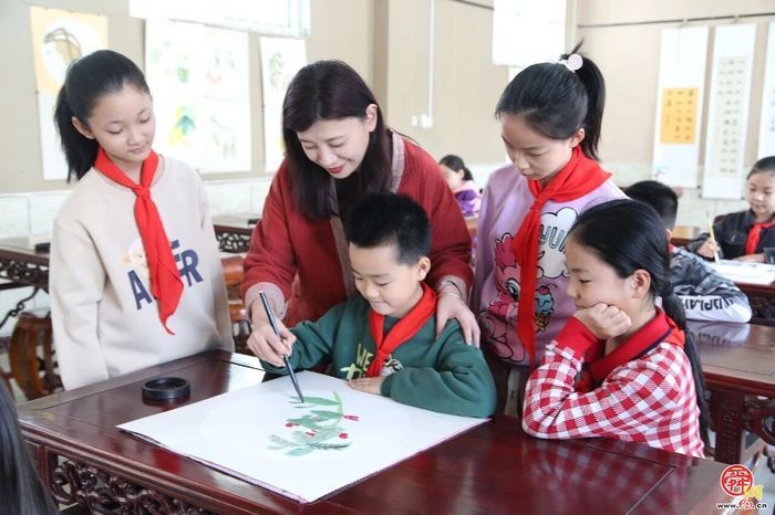 不只是“标准答案” 更注重“成长土壤”——槐荫校园里的育人温情