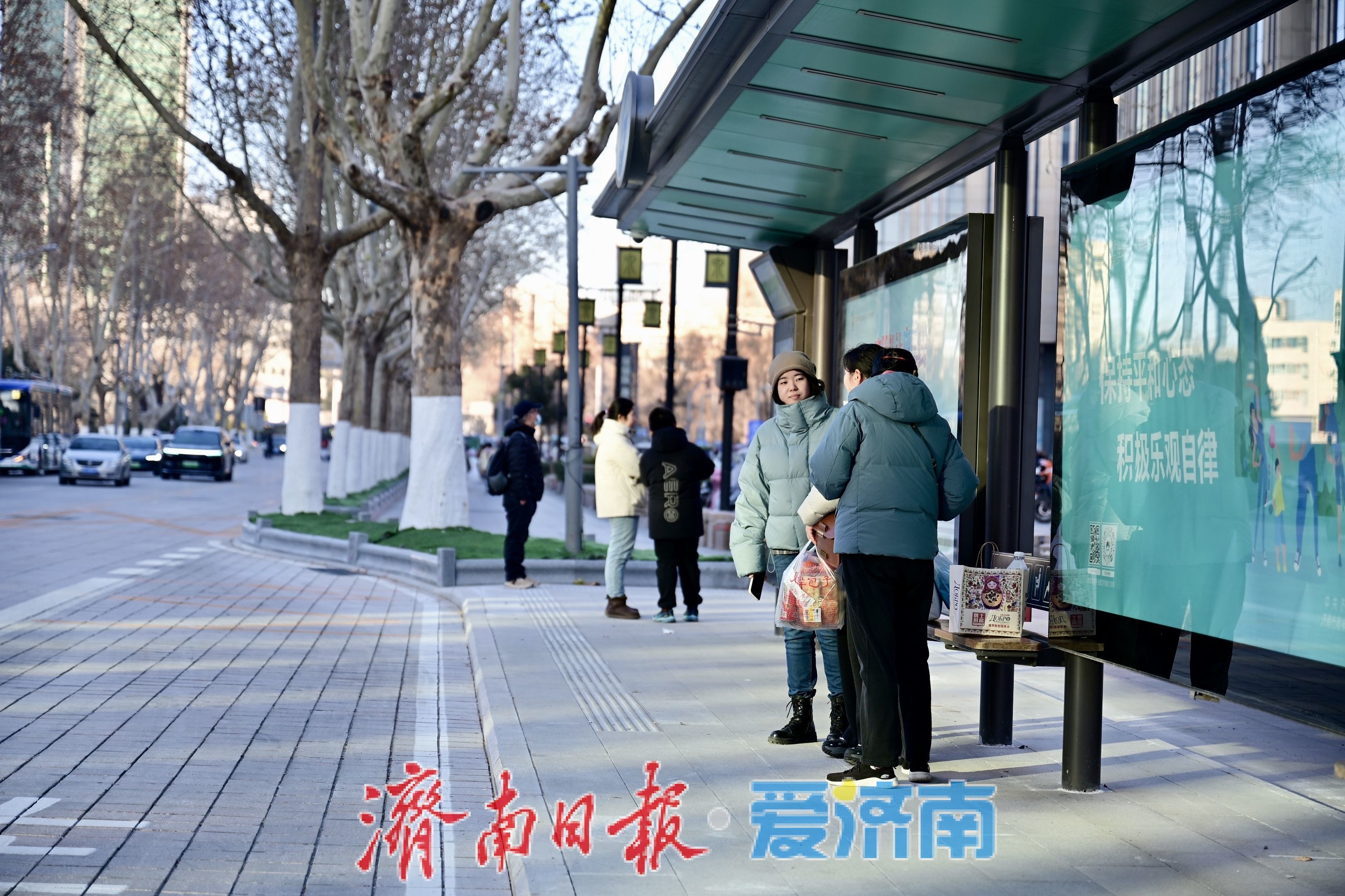 泉城路公交恢复原线 市民出行提速 商圈迎人气回暖