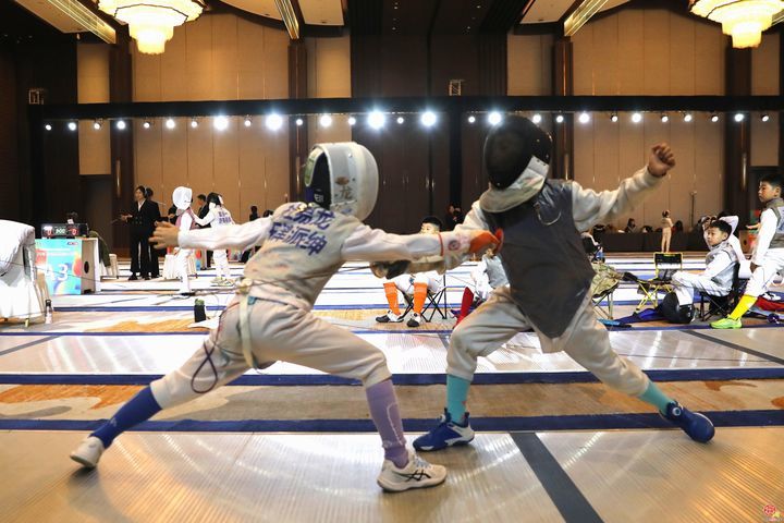 剑耀泉城 千剑逐梦！2025年济南市击剑公开赛盛大开幕